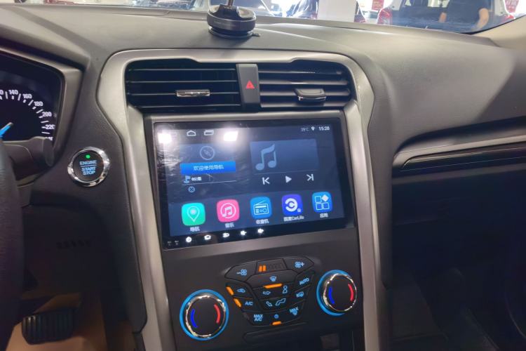 Used Ford Mondeo 2018 EcoBoost 180 Fashion Edition Interior 6