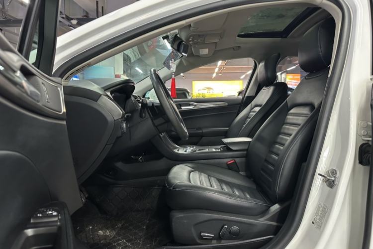 Used Ford Mondeo 2018 EcoBoost 200 Smart Control Fashion Model China V Standard Interior 6