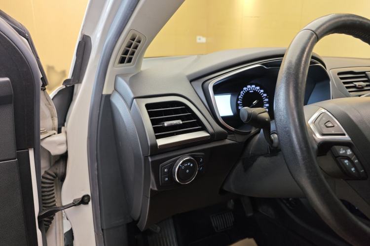 Used Ford Mondeo 2018 EcoBoost 180 Cognac Special Edition Interior 8
