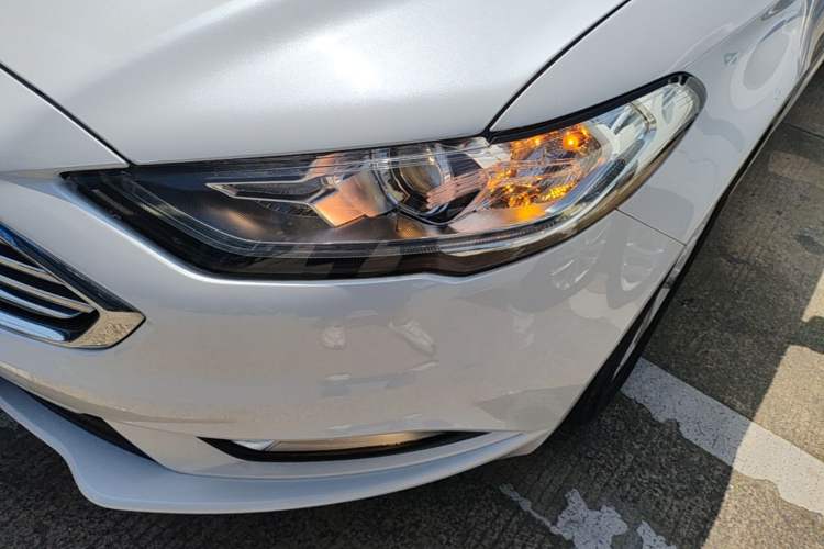 Used Ford Mondeo 2018 EcoBoost 180 Fashion Edition Left Front Headlight