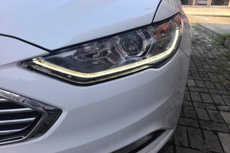 Used Ford Mondeo 2018 EcoBoost 180 Fashion Edition Left Front Headlight