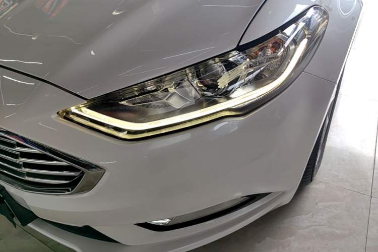 Used Ford Mondeo 2018 EcoBoost 180 Fashion Edition Left Front Headlight