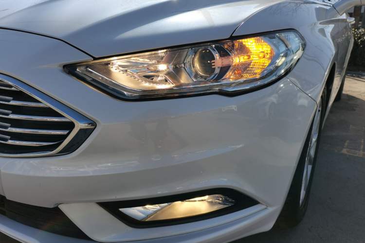 Used Ford Mondeo 2018 EcoBoost 180 Fashion Edition Left Front Headlight