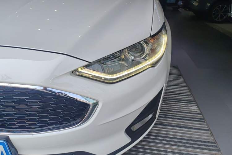 Used Ford Mondeo 2018 EcoBoost 200 Smart Control Fashion Model China VI Standard Left Front Headlight