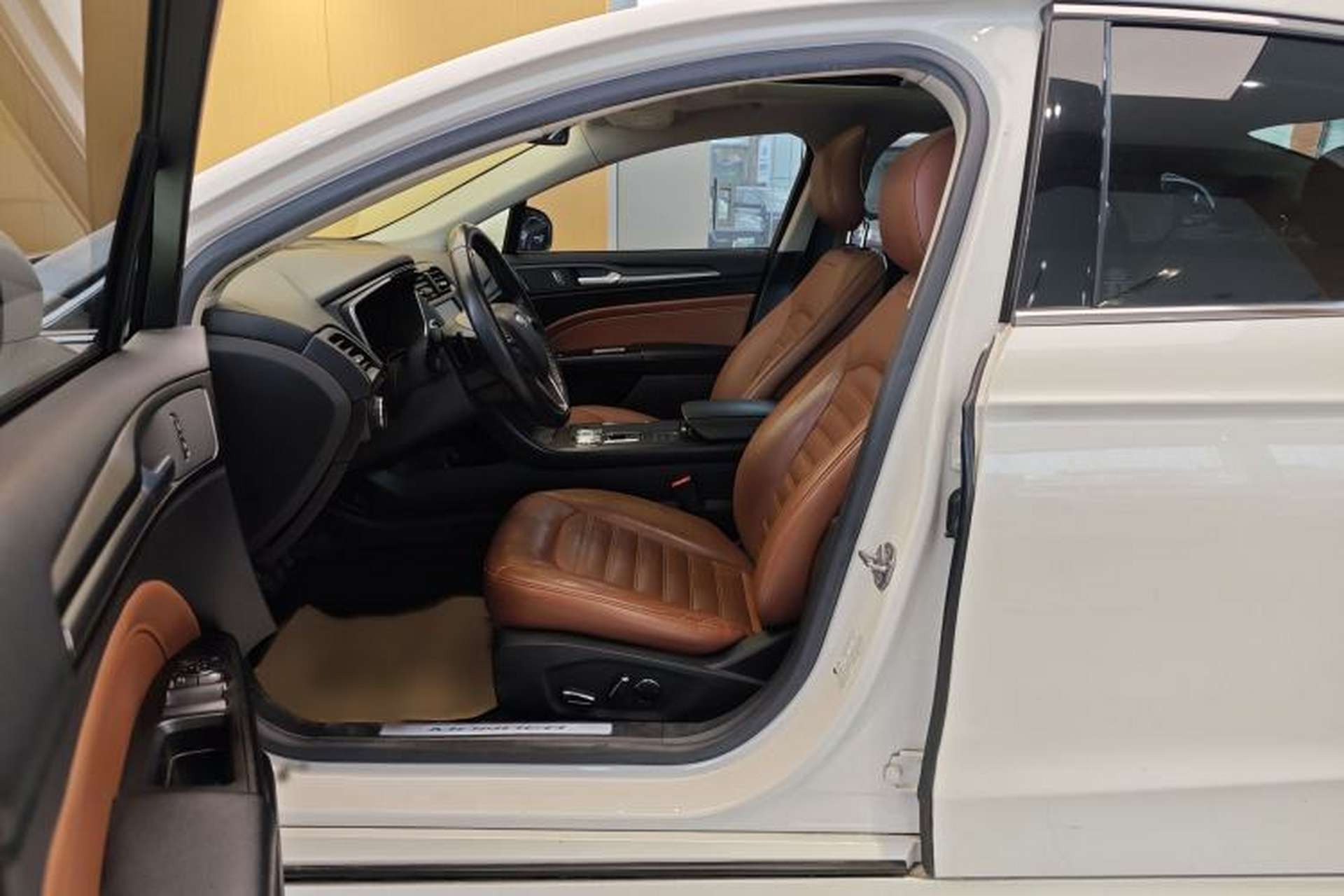 Used Ford Mondeo 2018 EcoBoost 180 Cognac Special Edition Left Front Seat