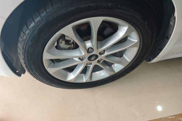 Used Ford Mondeo 2018 EcoBoost 180 Smart Control Fashion Model China VI Standard Left Front Wheel Hub