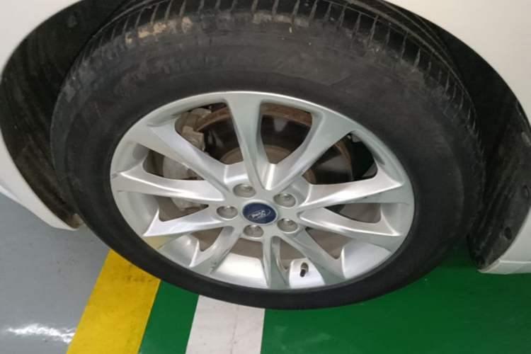 Used Ford Mondeo 2018 EcoBoost 200 Stylish Model Left Front Wheel Hub
