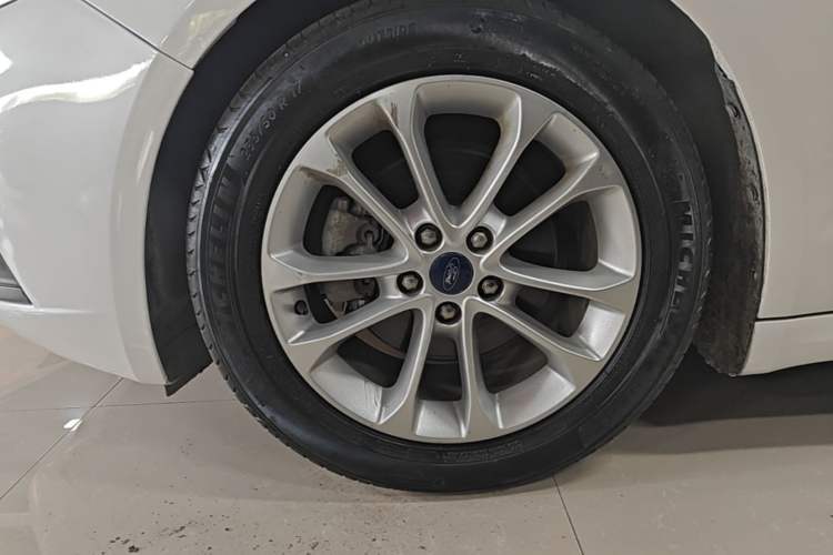 Used Ford Mondeo 2018 EcoBoost 180 Smart Control Fashion Model China V Standard Left Front Wheel Hub