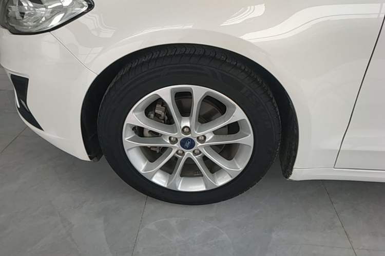 Used Ford Mondeo 2018 EcoBoost 180 Smart Control Fashion Model China V Standard Left Front Wheel Hub