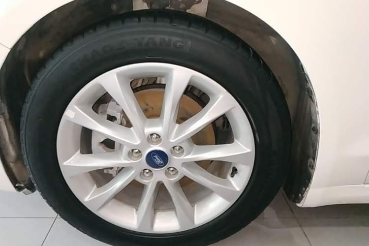 Used Ford Mondeo 2018 EcoBoost 180 Fashion Edition Left Front Wheel Hub