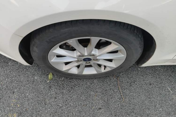 Used Ford Mondeo 2018 EcoBoost 180 Fashion Edition Left Front Wheel Hub