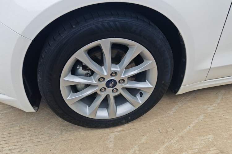 Used Ford Mondeo 2018 EcoBoost 180 Fashion Edition Left Front Wheel Hub