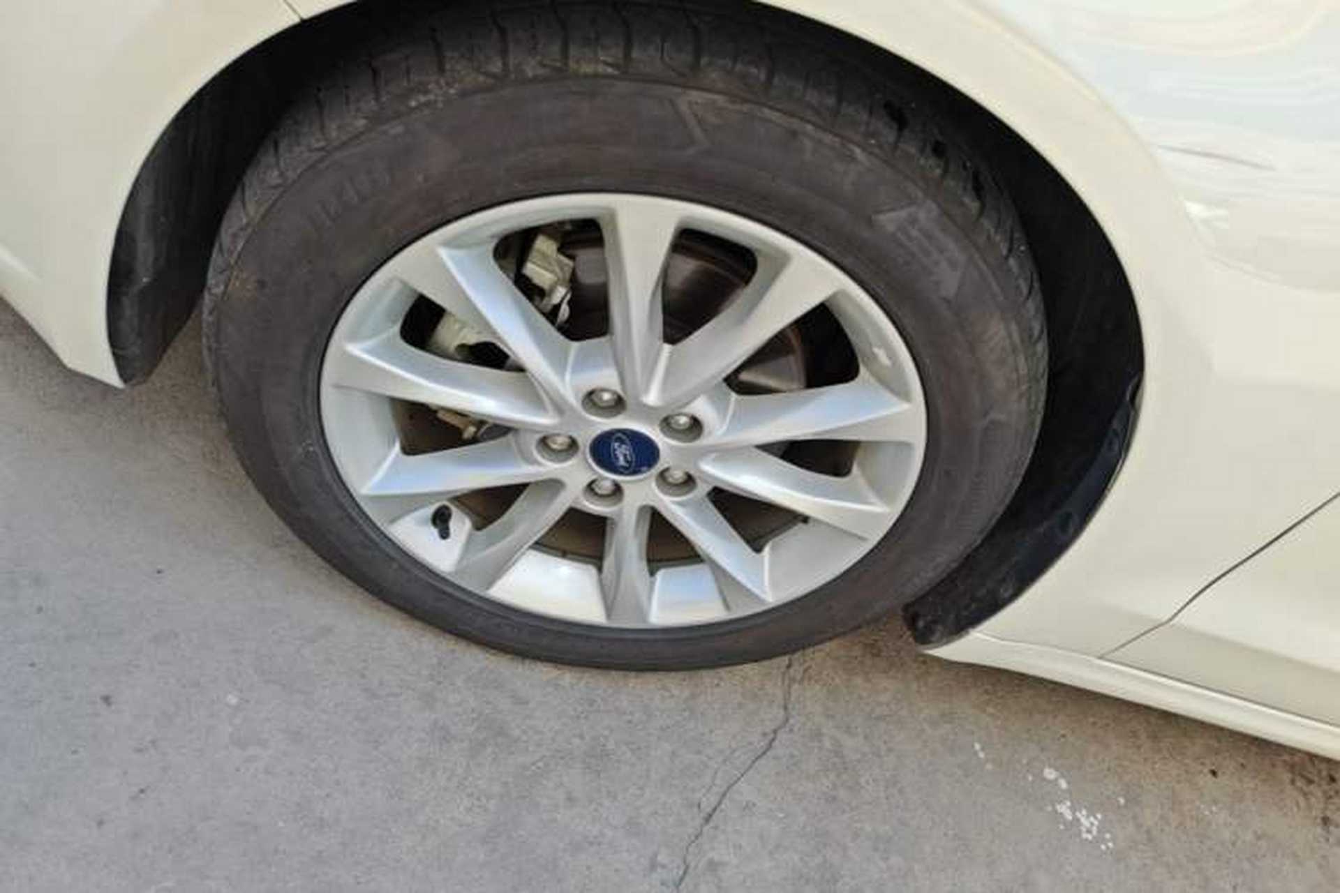 Used Ford Mondeo 2018 EcoBoost 200 Stylish Model Left Front Wheel Hub