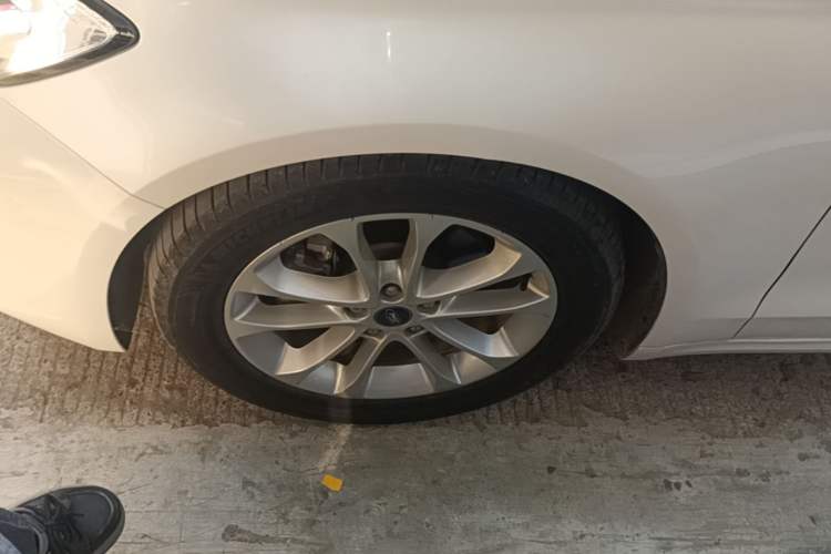 Used Ford Mondeo 2018 EcoBoost 180 Fashion Edition Left Front Wheel Hub