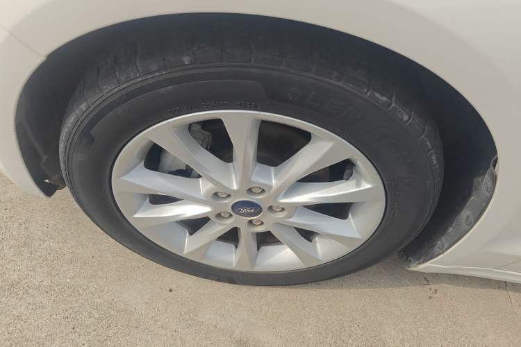 Used Ford Mondeo 2018 EcoBoost 180 Fashion Edition Left Front Wheel Hub