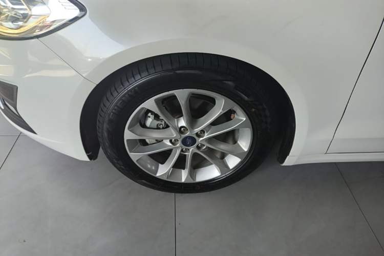 Used Ford Mondeo 2018 EcoBoost 180 Smart Control Fashion Model China V Standard Left Front Wheel Hub