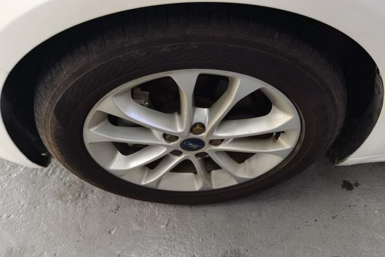 Used Ford Mondeo 2018 EcoBoost 180 Smart Control Fashion Model China VI Standard Left Front Wheel Hub