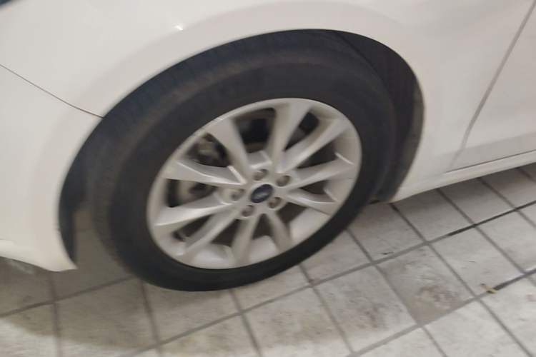 Used Ford Mondeo 2018 EcoBoost 180 Fashion Edition Left Front Wheel Hub