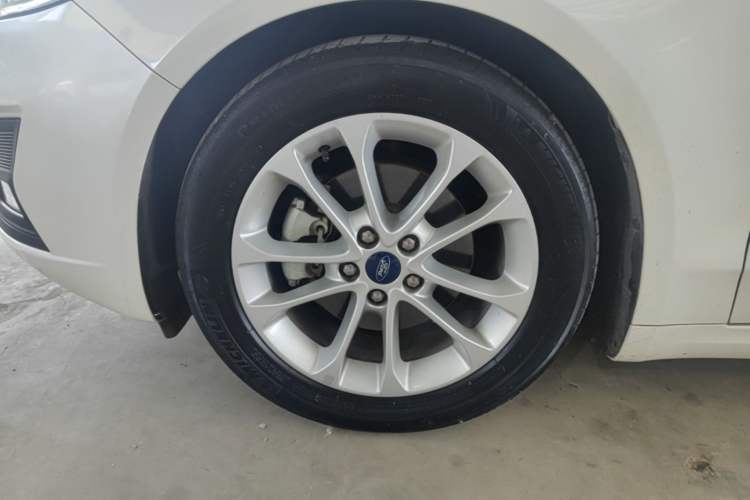 Used Ford Mondeo 2018 EcoBoost 180 Smart Control Fashion Model China VI Standard Left Front Wheel Hub