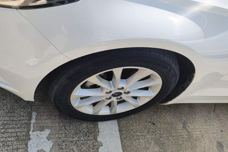 Used Ford Mondeo 2018 EcoBoost 180 Fashion Edition Left Front Wheel Hub