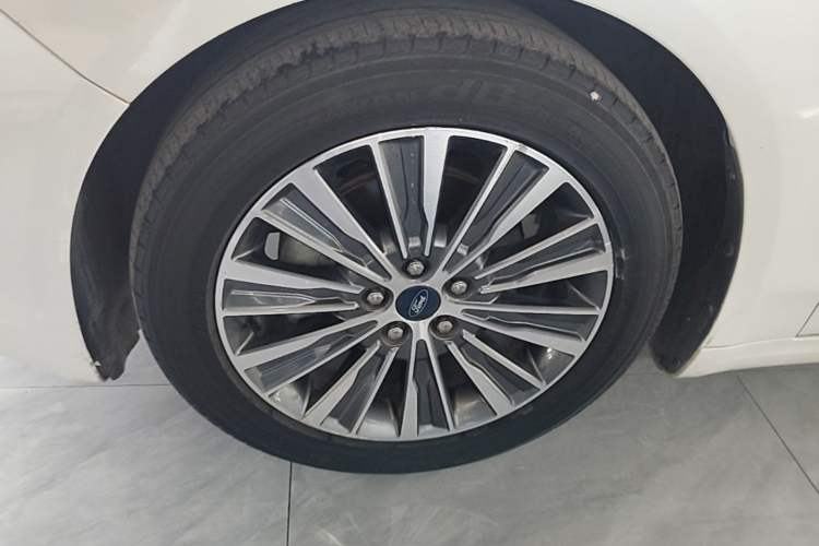 Used Ford Mondeo 2018 EcoBoost 200 Smart Control Luxury Model China VI Standard Left Front Wheel Hub