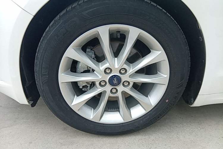 Used Ford Mondeo 2018 EcoBoost 180 Fashion Edition Left Front Wheel Hub