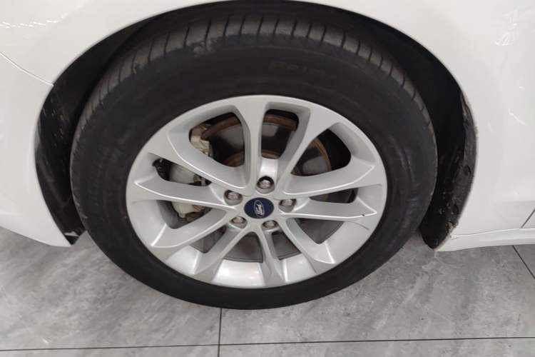 Used Ford Mondeo 2018 EcoBoost 180 Smart Control Fashion Model China VI Standard Left Front Wheel Hub