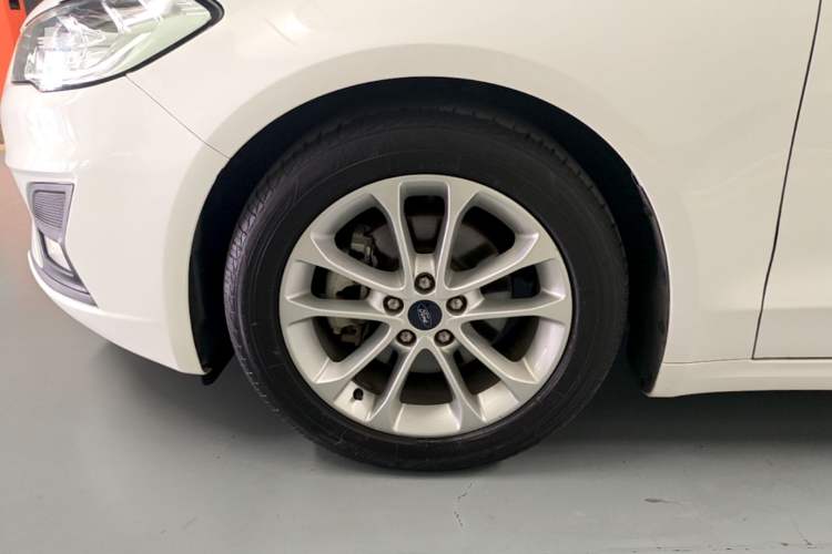 Used Ford Mondeo 2018 EcoBoost 180 Smart Control Fashion Model China VI Standard Left Front Wheel Hub