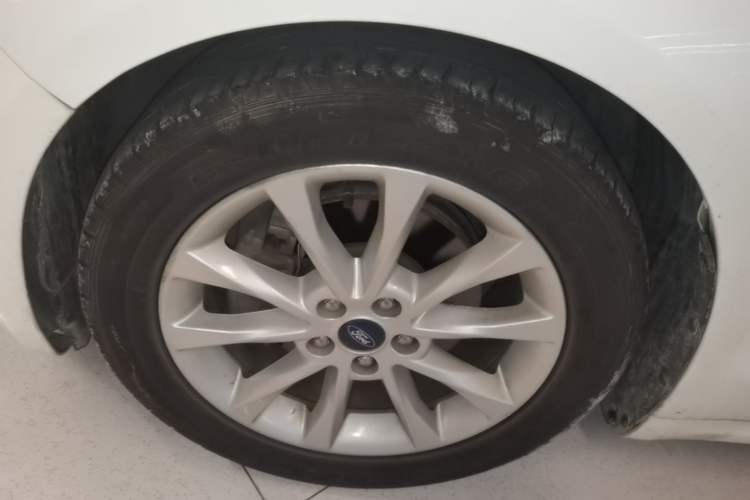 Used Ford Mondeo 2018 EcoBoost 180 Fashion Edition Left Front Wheel Hub