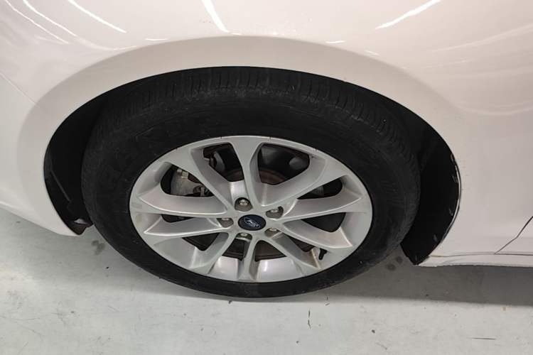 Used Ford Mondeo 2018 EcoBoost 200 Smart Control Fashion Model China VI Standard Left Front Wheel Hub