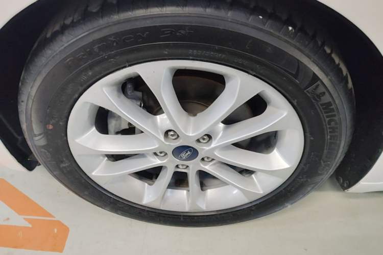 Used Ford Mondeo 2018 EcoBoost 180 Smart Control Fashion Model China V Standard Left Front Wheel Hub