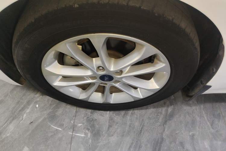 Used Ford Mondeo 2018 EcoBoost 200 Smart Control Fashion Model China V Standard Left Front Wheel Hub