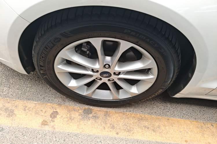 Used Ford Mondeo 2018 EcoBoost 200 Smart Control Fashion Model China VI Standard Left Front Wheel Hub