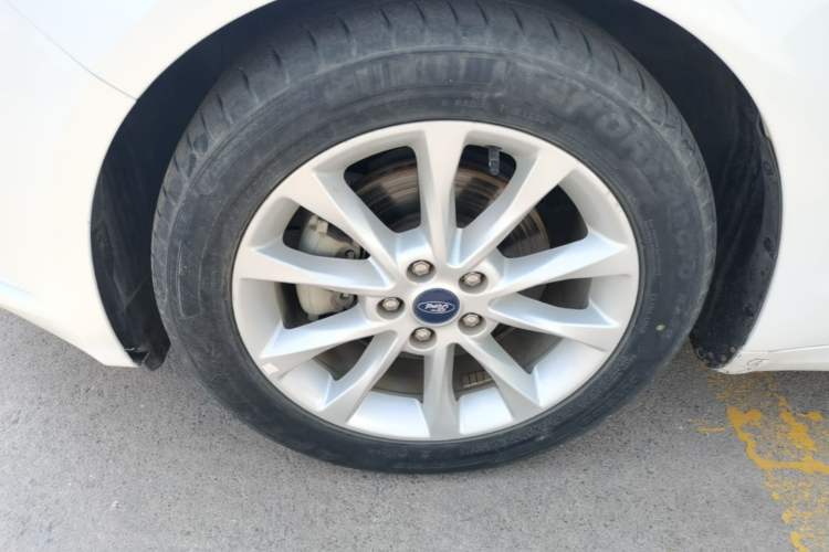 Used Ford Mondeo 2018 EcoBoost 180 Fashion Edition Left Front Wheel Hub