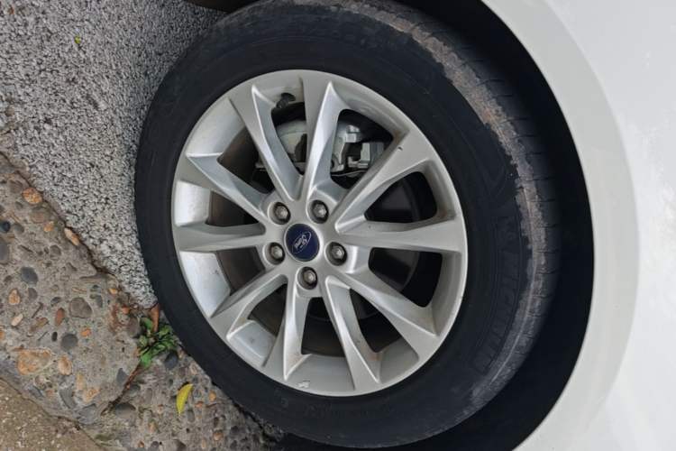 Used Ford Mondeo 2018 EcoBoost 180 Fashion Edition Left Front Wheel Hub