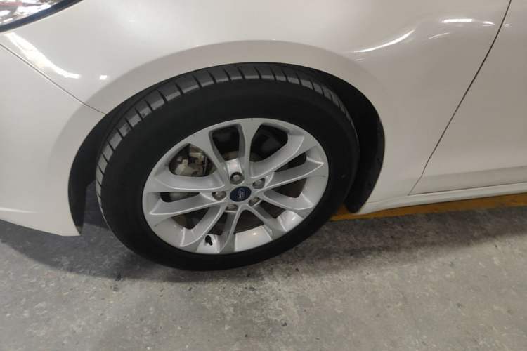 Used Ford Mondeo 2018 EcoBoost 180 Smart Control Fashion Model China V Standard Left Front Wheel Hub