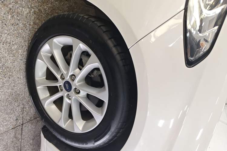 Used Ford Mondeo 2018 EcoBoost 180 Smart Control Fashion Model China V Standard Left Front Wheel Hub