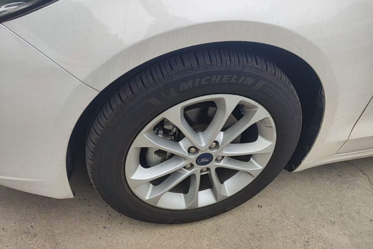 Used Ford Mondeo 2018 EcoBoost 200 Smart Control Fashion Model China VI Standard Left Front Wheel Hub