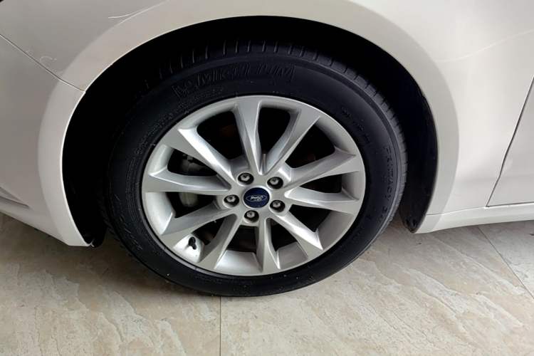 Used Ford Mondeo 2018 EcoBoost 180 Fashion Edition Left Front Wheel Hub