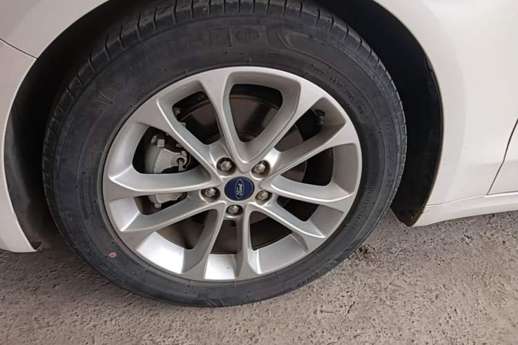 Used Ford Mondeo 2018 EcoBoost 180 Smart Control Fashion Model China V Standard Left Front Wheel Hub