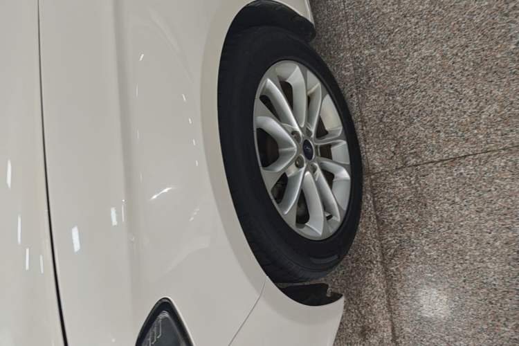 Used Ford Mondeo 2018 EcoBoost 180 Smart Control Fashion Model China V Standard Left Front Wheel Hub