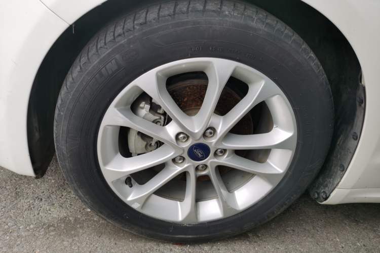 Used Ford Mondeo 2018 EcoBoost 180 Fashion Edition Left Front Wheel Hub