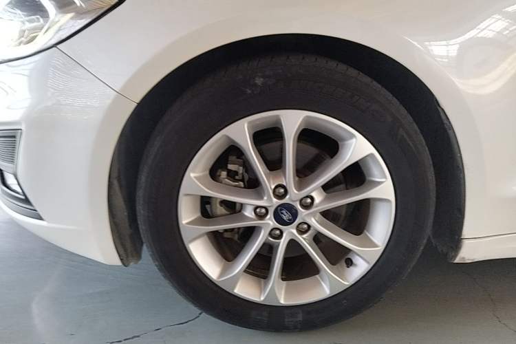 Used Ford Mondeo 2018 EcoBoost 180 Smart Control Fashion Model China VI Standard Left Front Wheel Hub
