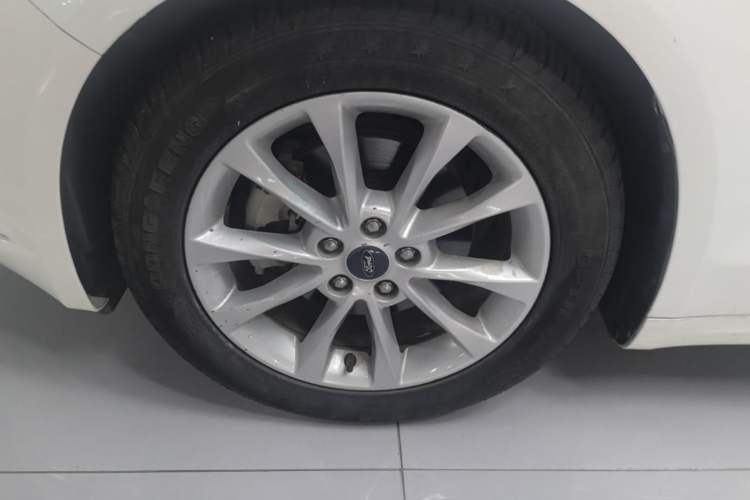 Used Ford Mondeo 2018 EcoBoost 200 Stylish Model Left Front Wheel Hub
