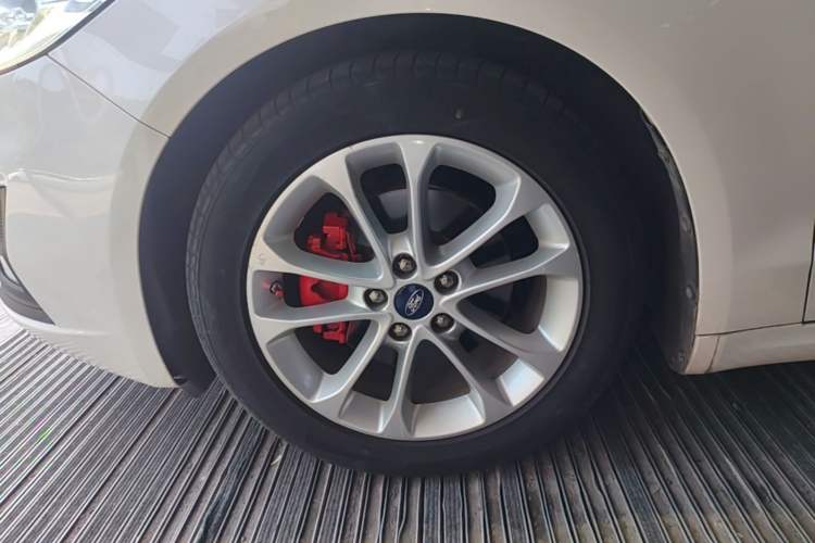 Used Ford Mondeo 2018 EcoBoost 200 Smart Control Fashion Model China VI Standard Left Front Wheel Hub