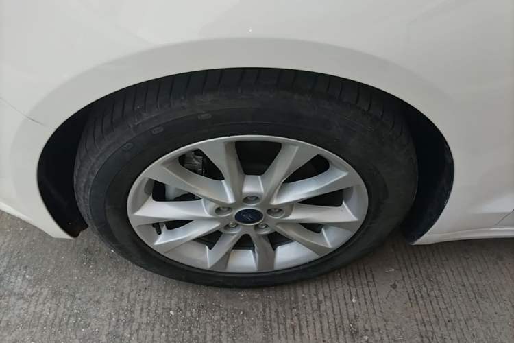 Used Ford Mondeo 2018 EcoBoost 180 Fashion Edition Left Front Wheel Hub