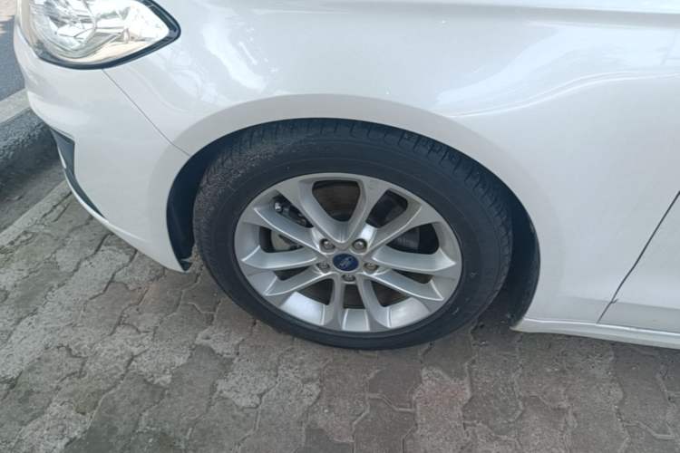 Used Ford Mondeo 2018 EcoBoost 180 Smart Control Fashion Model China VI Standard Left Front Wheel Hub