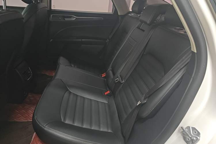 Used Ford Mondeo 2018 EcoBoost 180 Smart Control Fashion Model China V Standard Left Rear Seat