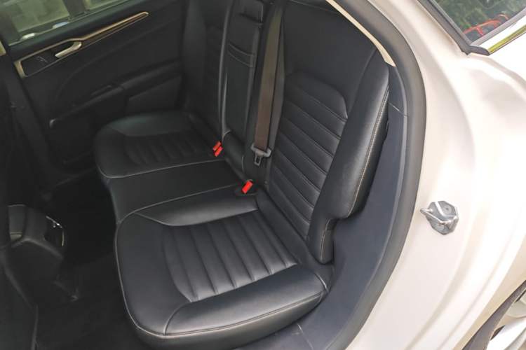Used Ford Mondeo 2018 EcoBoost 180 Smart Control Fashion Model China VI Standard Left Rear Seat