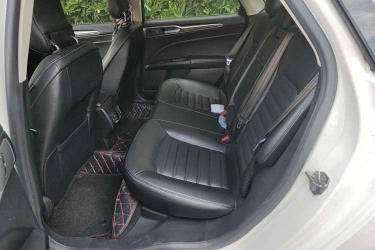 Used Ford Mondeo 2018 EcoBoost 180 Fashion Edition Left Rear Seat